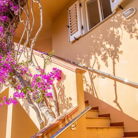 Casa Sinclair, Air-con E Giardino Apartment Cala Gonone
